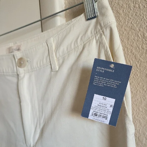 Universal Thread Mid-Rise Straight Leg Relaxed Chino Pants - Picture 5 of 8